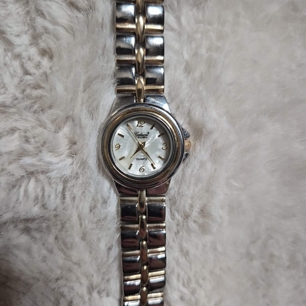 Galaxie by Elgin Watch Mixed Tones Gold Tone Silver Tone Metal Classic Preppy ✨️